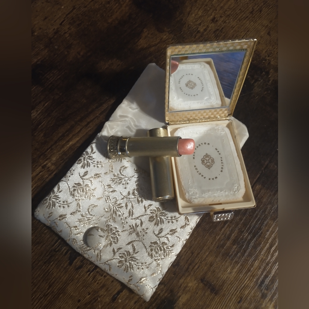 Max Factor lipstick/compact set